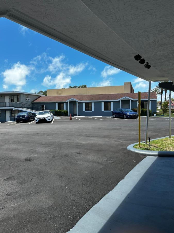 Red Carpet Inn Daytona Beach Exterior photo