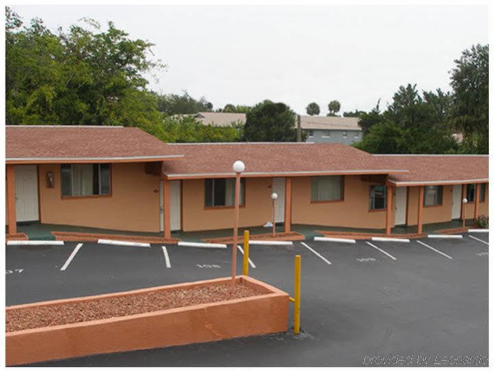 Red Carpet Inn Daytona Beach Exterior photo